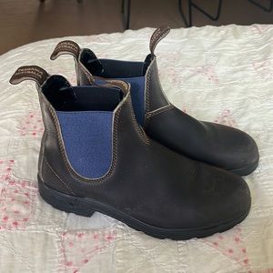 Women’s Blundstone Chelsea boots size 9.5
